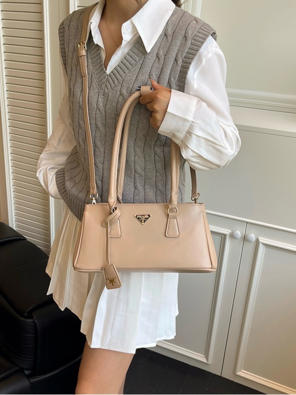 New women’s beige fashion shoulder bag